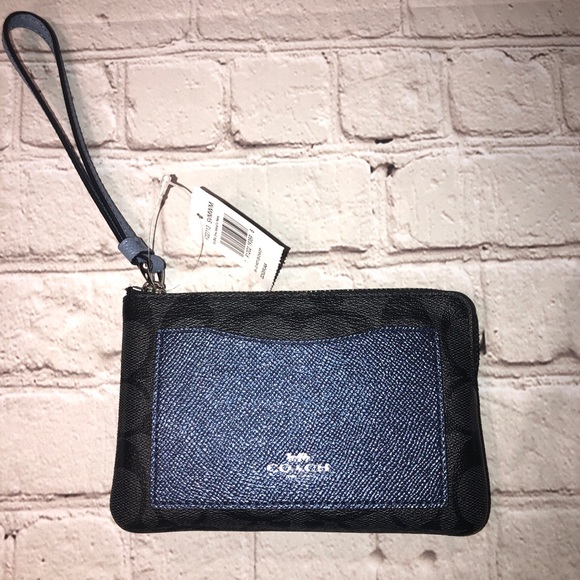 Coach Handbags - Coach wristlet